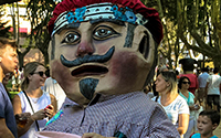 Charangas y cabezudos